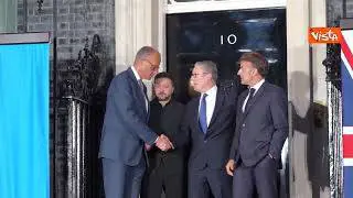 Spunta 'Larry The Cat' il gatto di Downing Street al vertice tra Zelensky, Merz, Starmer e Macron