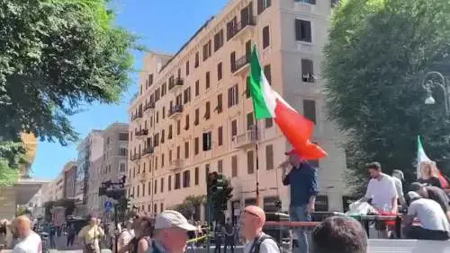Il corteo di Futuro Nazionale nella giornata della prima assemblea del movimento