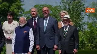 Meloni e Modi scherzano tra i leader del G7: Siamo la coppia più famosa del mondo