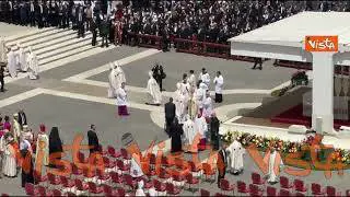 Addio a Cardinale Ruini, ecco Papa Leone che lo saluta dopo Messa intronizzazione nel 2025
