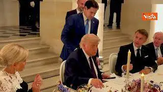Trump firma la copia cartacea del memorandum di pace con l'Iran a Versailles, ospite di Macron