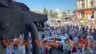 L'Ambassador del Roma Pride Levante a bordo del carro ufficiale de corteo per le vie della Capitale