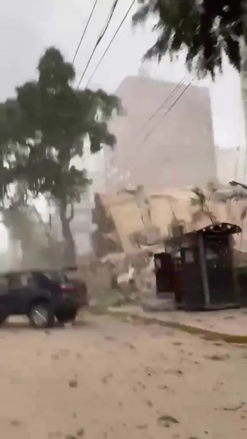 Panico in strada in Venezuela, la gente corre tra le macerie