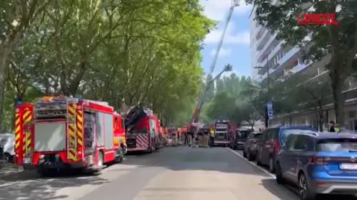 Anversa, incendio in un condominio: le immagini
