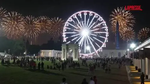 Usa, fuochi d'artificio illuminano il cielo di Washington per il 4 luglio