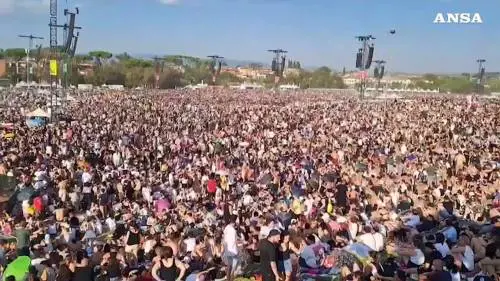 Ultimo, un "mare di fan a Tor Vergata - Video