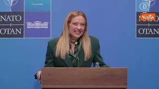 "Se mio nonno avesse le ruote...", la battuta di Meloni in conferenza stampa al Vertice Nato