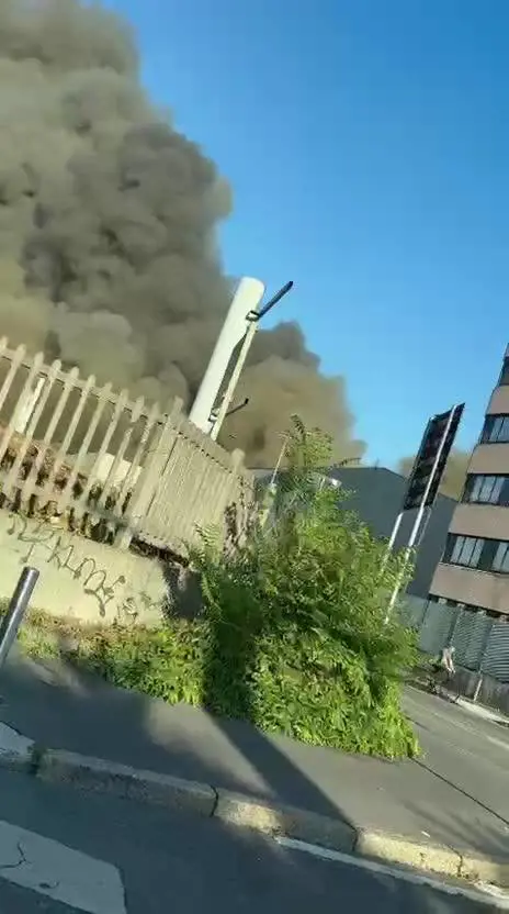 Fiamme al deposito BRT di Milano Bovisa