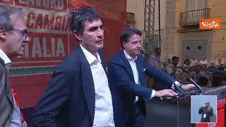 "Vergogna, fuori, buffoni", Potere al Popolo contesta leader campo largo riuniti a Napoli