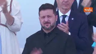 Militari ucraini sfilano a Parigi per la parata del 14 luglio