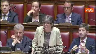 Cecilia Guerra (Pd) intona canto delle mondine "Sebben che siamo Donne" in Aula