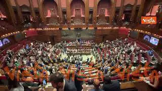 Applausi e selfie dopo il voto sulla legge elettorale tra i banchi del Centrodestra alla Camera