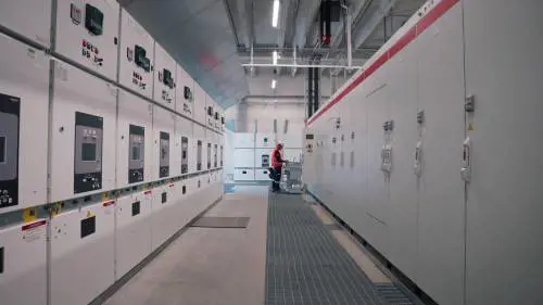 MSC :completata con successo l'operazione di cold ironing su una nave portacontainer