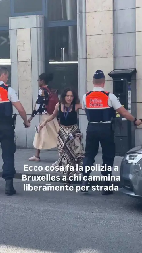 Benedetta Scuderi (AVS) strattonata dalle forze dell'ordine