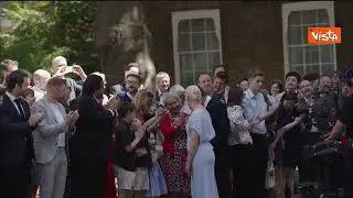 Nuovo Primo ministro britannico Andy Burnham arriva al numero 10 di Downing Street tra gli applausi
