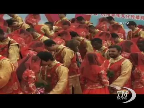 VIDEO Cina, 100 coppie dicono "sì" insieme