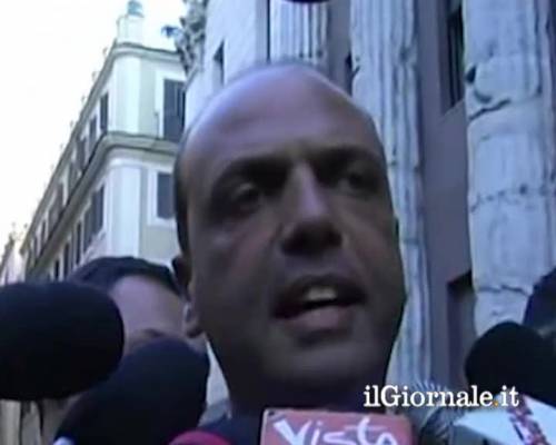 VIDEO Alfano: "Berlusconi si sacrifica"