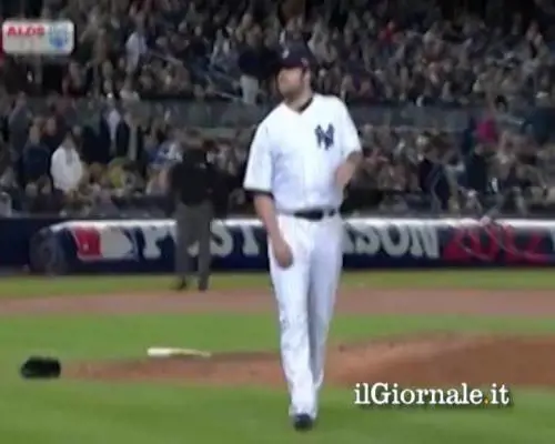 Baseball, la mazza si spezza e colpisce il lanciatore