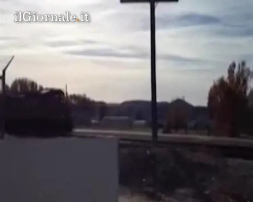 Incidente: un treno investe un'autocisterna