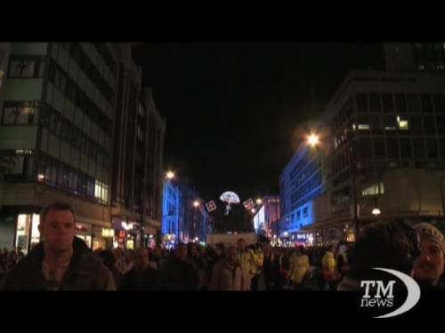  Natale, a Londra Oxford Street si agghinda a festa