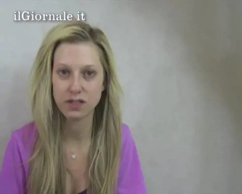 La reginetta della moda denuncia il padre su YouTube