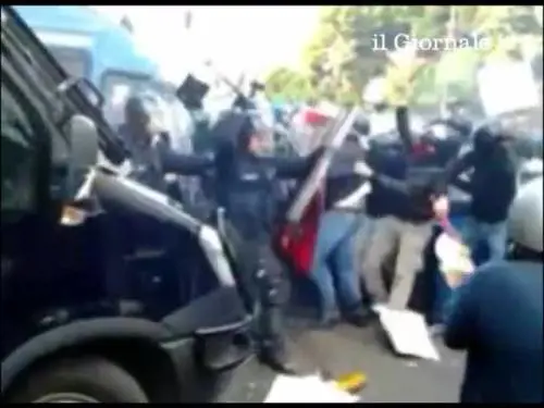 Scontri a Palermo tra polizia e studenti