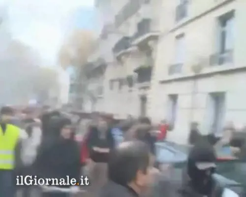  Le Femen picchiate dai cattolici radicali