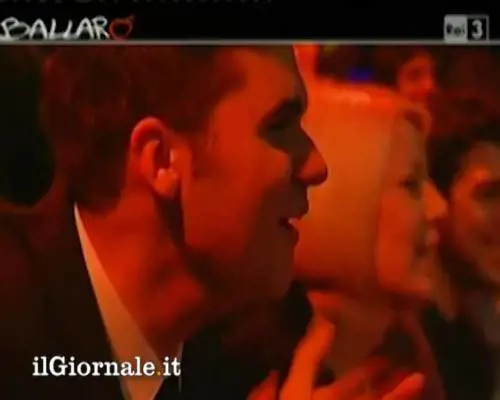 Crozza in versione arabo scherza con Matteo Renzi
