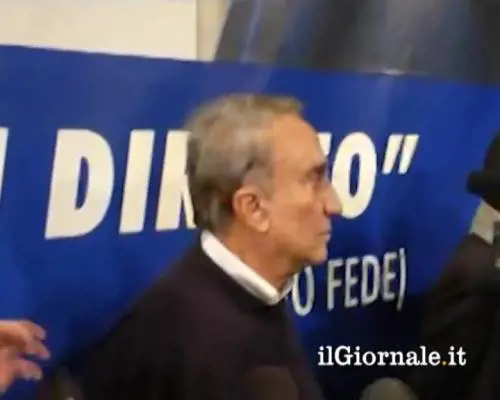 Fede presenta il suo movimento: "Vogliamo vivere"