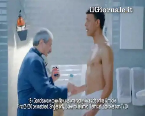 Crudeli urla nello spot inglese