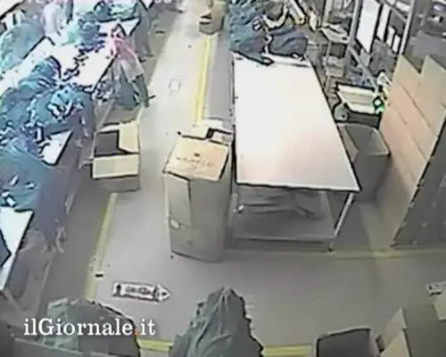 Incendio in Bangladesh: 112 morti