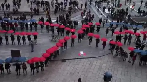 Caprera, una regata in piazza del Duomo