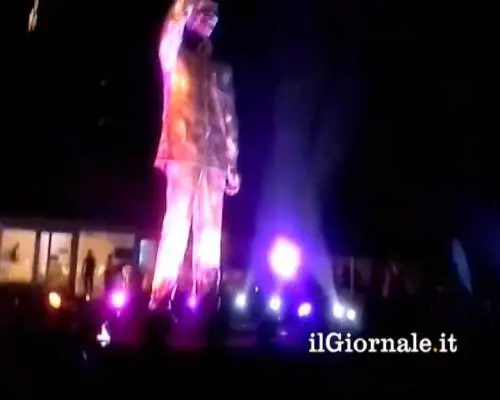 Sudafrica, una statua per Mandela