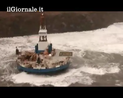 Chiatta petrolifera alla deriva