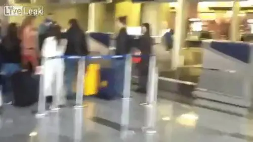 Russia, nuda al check-in