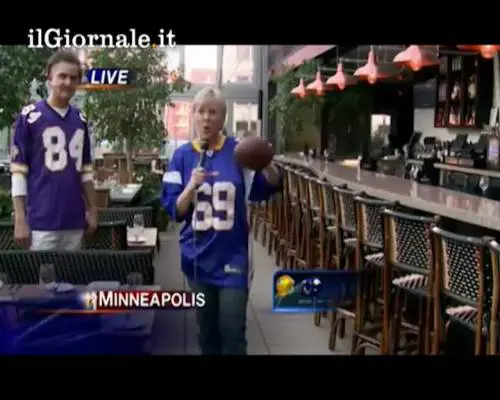 Presentatrice travolta in diretta