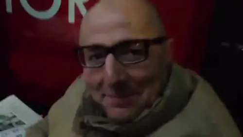 Fiorello: "I politici: pipì fuori dal vaso"