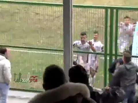 Squalifica per Montervino: aveva sputato contro i tifosi