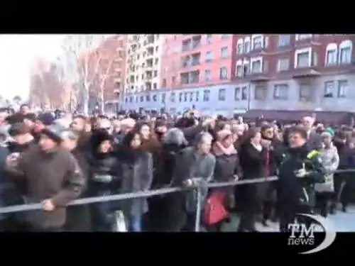 Giornata Memoria, Berlusconi contestato