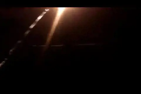 Aereo colpito da un fulmine e visto dall'aereoporto