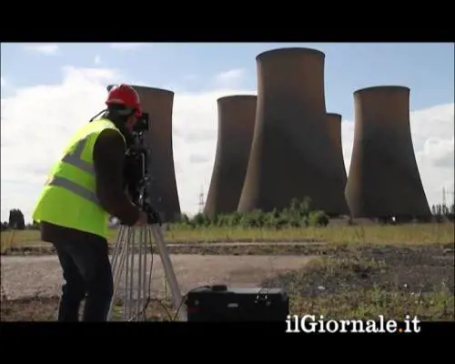 Abbattimento di torri in slow motion