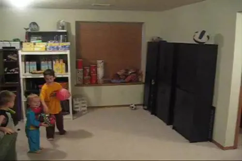 Il bimbo che non sbaglia un canestro