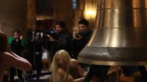 Protesta delle Femen a Notre Dame