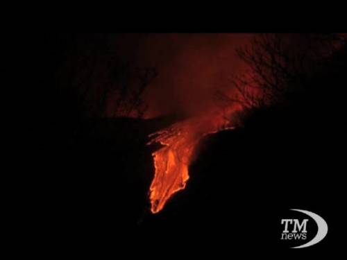 Il risveglio dell'Etna: colate nella notte