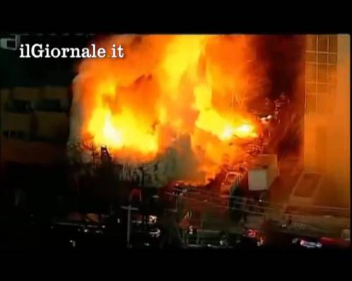 Incendio indomabile a Kansan City: brucia un intero isolato