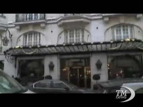 Beckham sbarca a Parigi: ecco l'arrivo in hotel