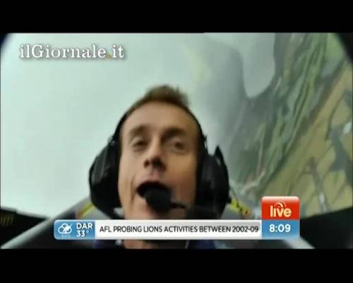 Prova volo acrobatico: sviene in diretta tv