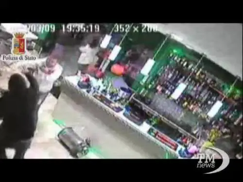 Pestano titolare pub: in manette cinque giovani