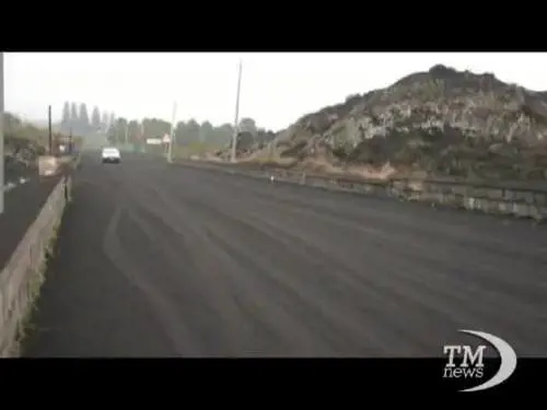 Etna in eruzione: pioggia di detriti sulle case