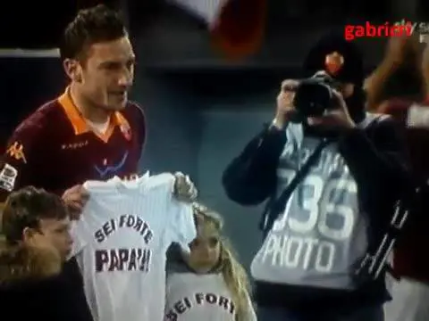 Totti raggiunge Nordahl: l'abbraccio dei figli